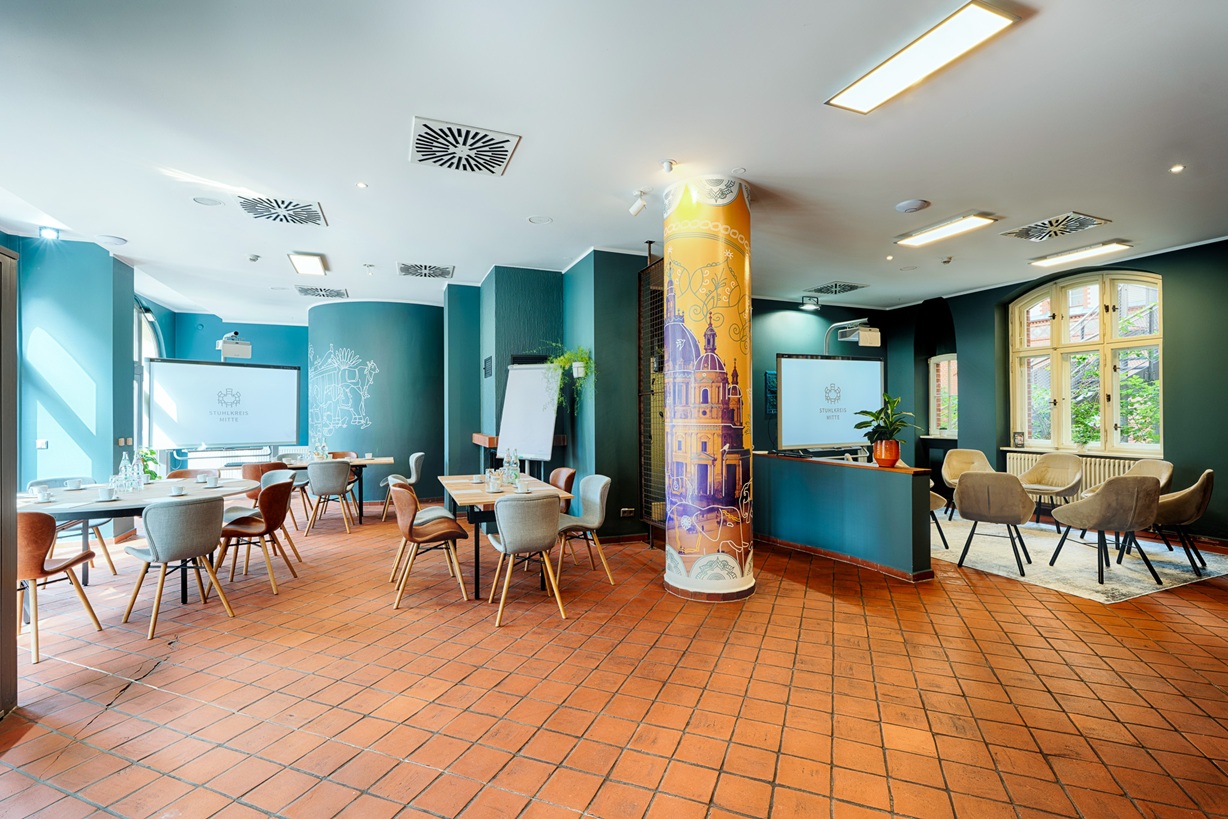 Blick in den Raum von Stuhlkreis Mitte